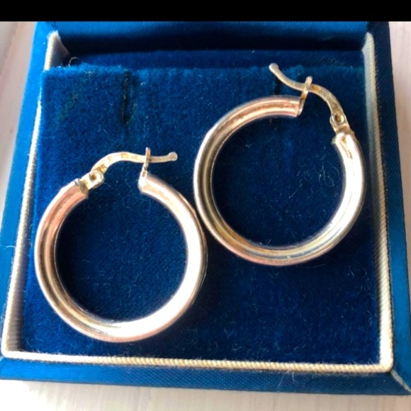 Silver hoop earrings with precious stones - Picture 2 of 3